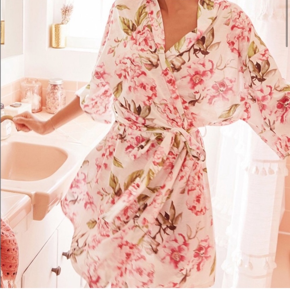 🌵SHOW ME YOUR MUMU Brie Floral Feminine Romantic Kimono Robe One Size - Picture 3 of 8